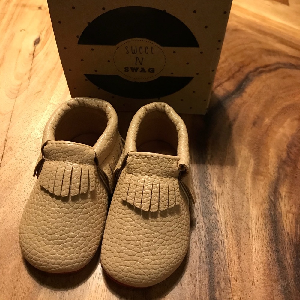 Sweet N Swag Vegan Leather Baby Moccs - sz 2
